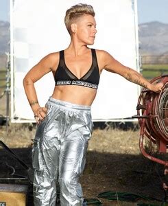 Forumophilia PORN FORUM Pink Singer