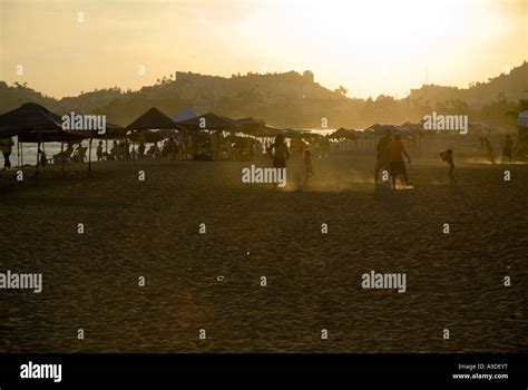 Acapulco - people at sunset - Mexico Stock Photo - Alamy