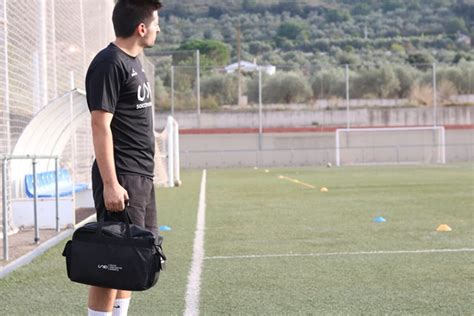 LA FIGURA DE UN PREPARADOR FÍSICO EN UNA ACADEMIA DE FÚTBOL