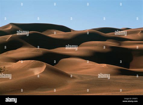 Algeria - Sahara Desert Stock Photo - Alamy