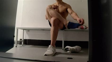 Zag Een Hete Jongen In Kleedkamer Kon Niet Wachten Moest Klaarkomen Pornhub Gay