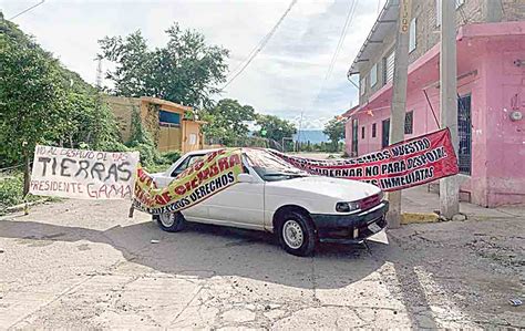 Bloquean Habitantes De La Colonia CNOP Calle Principal Que Va Hacia El