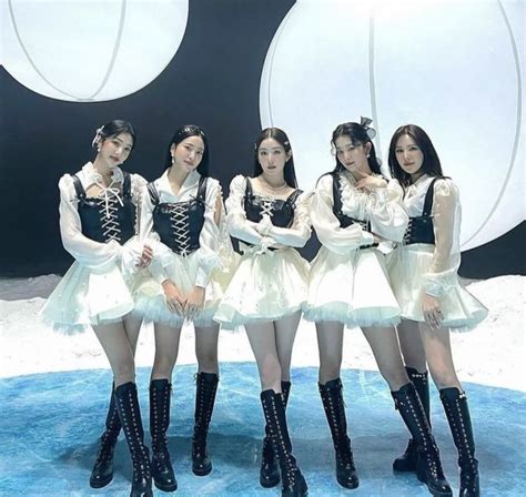 Netizens say Red Velvet's latest outfits are the group's most luxurious ...