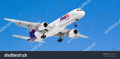 967 Fedex airplane Images, Stock Photos & Vectors | Shutterstock