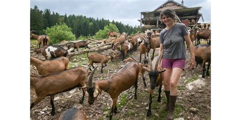 Vosges Le Val dAjol léleveuse Denise Toussaint fait le choix des