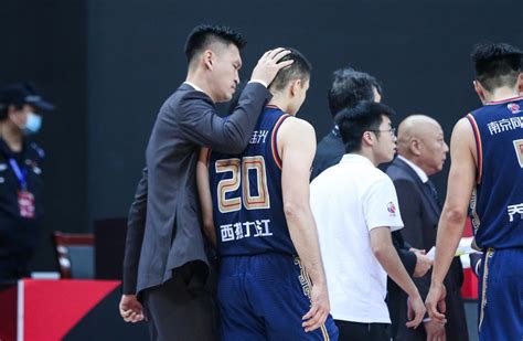 终结3连败！李楠赢下cba同城德比 黄荣奇33分cba史鸿飞李楠新浪新闻