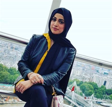 Noor Bukhari Flaunting Her Hijab During Her Vacation In London Is ...