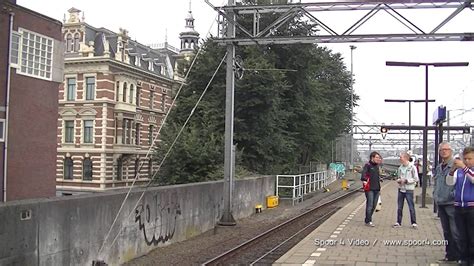 Vertrek E Loc 1312 Met Diverse Rijtuigen En E Loc 1202 Van Station