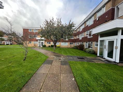 2 Bed Flat For Sale In College Gardens Worthing Bn11 Zoopla