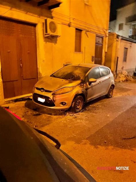 Notte Di Fuoco A Racalmuto E Grotte Bruciano Auto