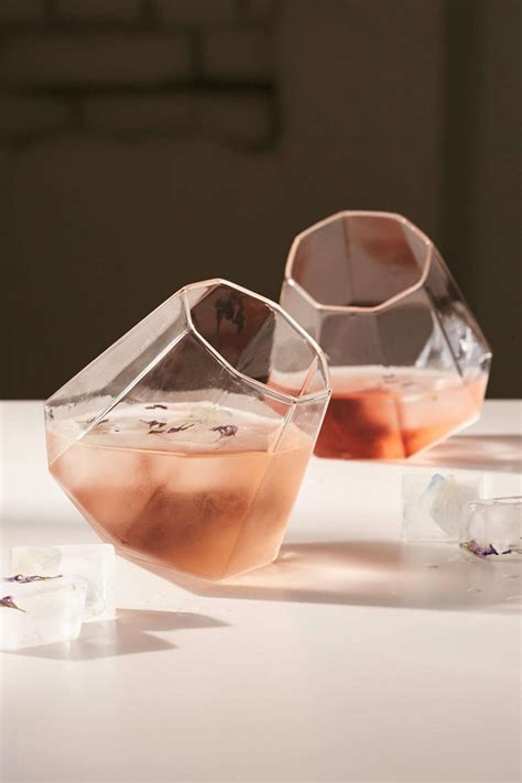 5 Stemless Drinking Glasses for Your Chic Home Bar