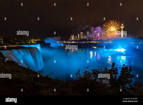 Fireworks at the Niagara Falls Stock Photo - Alamy