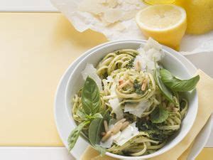 Nudeln Mit Pesto Rezept EAT SMARTER