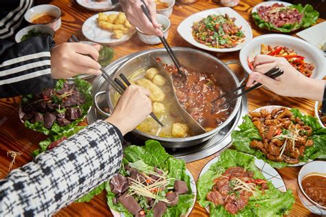 冬天鸡肉火锅正面中景餐饮美食摄影图高清摄影大图 千库网