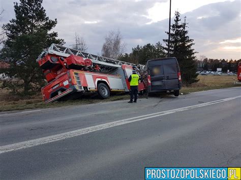 Wypadek wozu strażackiego w Nysie Dwie osoby zostały ranne Zdjęcia