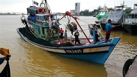 Rezeki Nelayan Pulang Dari Laut Youtube