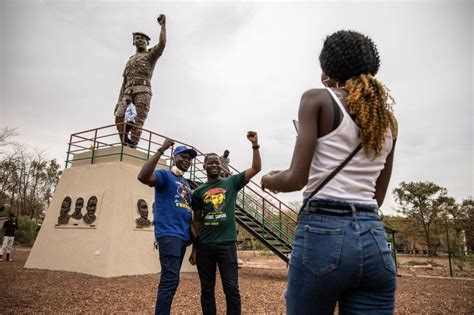 Thomas Sankara Trial In Burkina Faso Who Killed Africa S Che Guevara Bbc News