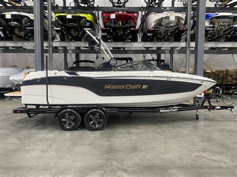 2023 Mastercraft Xt23 Eclipse Black Flake — Midwest Water Sports