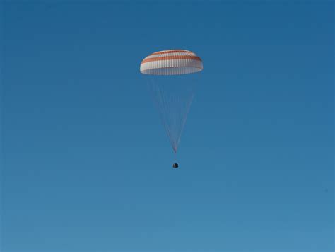 Soyuz Landing Photos: Space Station's Expedition 35 Crew | Space