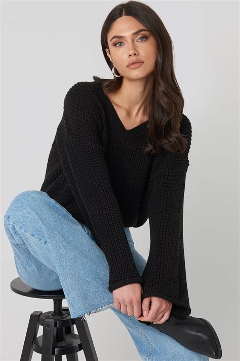 Cropped V Neck Knitted Sweater Black Na