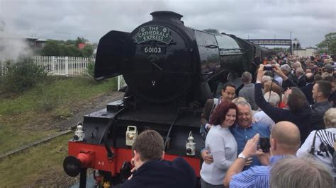 Thousands line the route to see the Flying Scotsman | ITV News Meridian