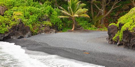 The 7 Most Amazing Black Sand Beaches in Maui | Travel and Blossom