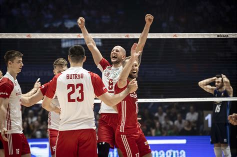 Reprezentacja Polski z brązowymi medalami Ligi Narodów Projekt Warszawa