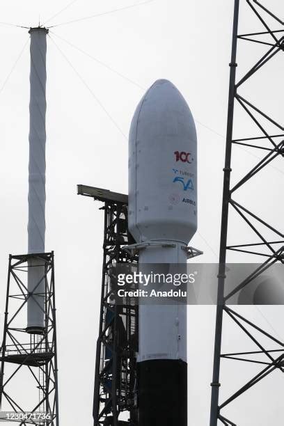 Spacex Prepares To Launch A Falcon 9 Rocket Photos And Premium High Res