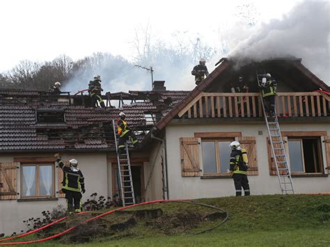 Échenoz la Méline Feu Une maison détruite par un incendie le