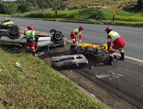 A Gazeta Acidente 3 carros deixa um ferido na BR 101 em Conceição