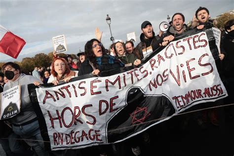 Marche contre lantisémitisme une foule compacte digne soucieuse de