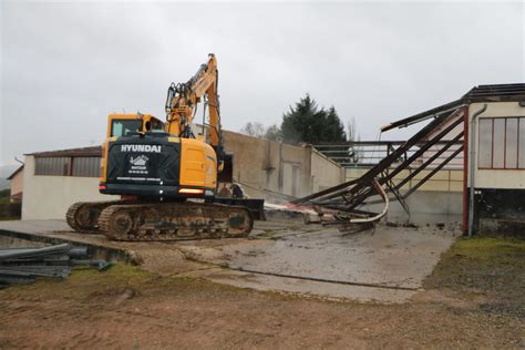 Premier Coup De Pelle Pour La D Construction Des Anciens Ateliers