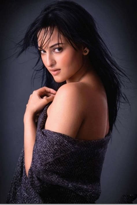 Sonakshi Sinha Hot And Sexy Without Clothes Showing Her Boobs And Sexy