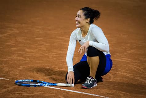 Tennis Torneo Hong Kong Trevisan Bucsa Rinviata Per Il Tifone Koinu