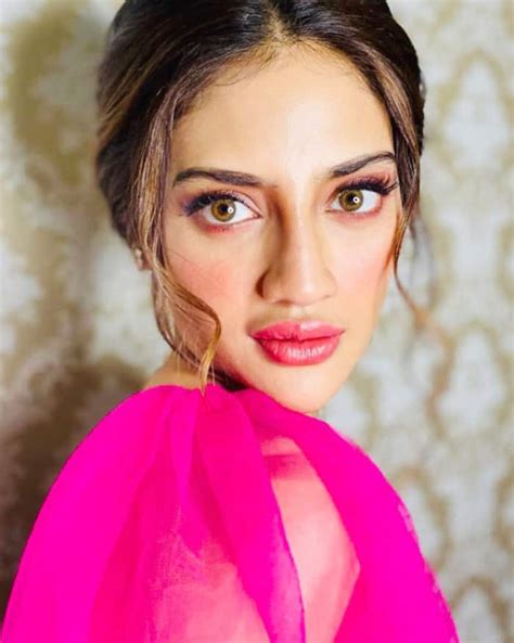 Let Nusrat Jahan Show You How To Add Your Charm In Six Yards Of