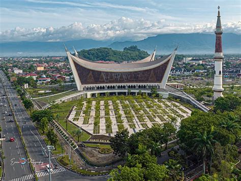 Masjid Raya Sumatera Barat Masjid Dengan Bangunan Minangkabau