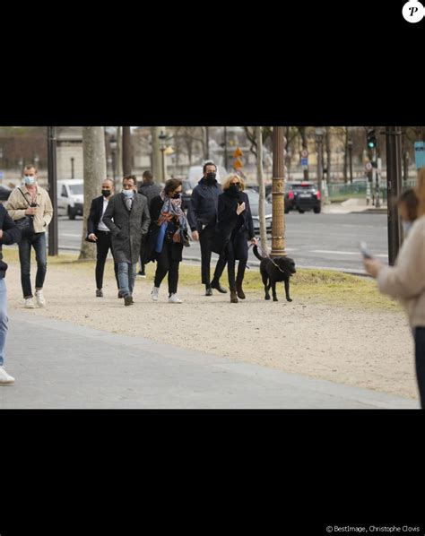 Brigitte Macron Avec Son Chien N Mo Balade Remarqu E En Plein Coeur