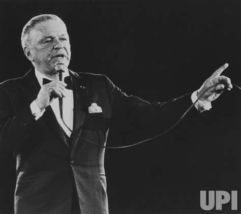 Photo Frank Sinatra At Super Bowl Eve Benefit Concert Ark1986012540