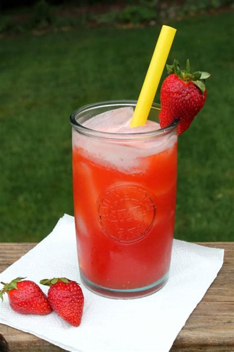 Homemade Strawberry Vodka Lemonade The Spiffy Cookie