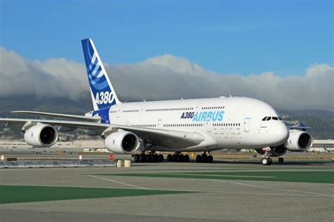 The Biggest Passenger Plane Airbus A380 (14 pics) - Izismile.com