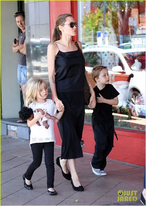 Angelina Jolie Knox And Vivienne