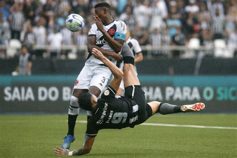 Ou Tiquinho Do Botafogo Vice L Der Em Assist Ncias No