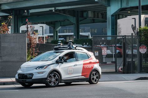 S F S Cruise Recalls Software On Self Driving Taxis