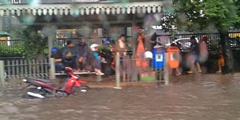 Banjir Masih Rendam Titik Di Jakarta Jiwa Mengungsi Merdeka