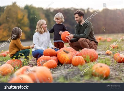 5,153 Pumpkin patch family Images, Stock Photos & Vectors | Shutterstock