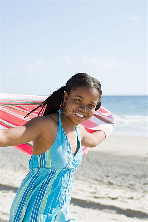 Girl Running On The Beach Picture And HD Photos | Free Download On Lovepik