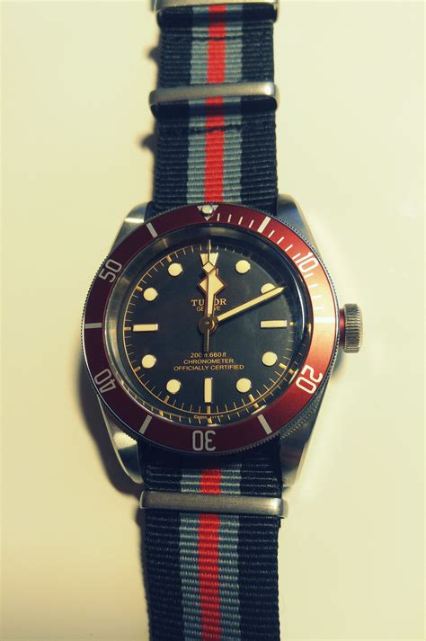 Tudor Black Bay Black Grey Red Nato Strap Orologio