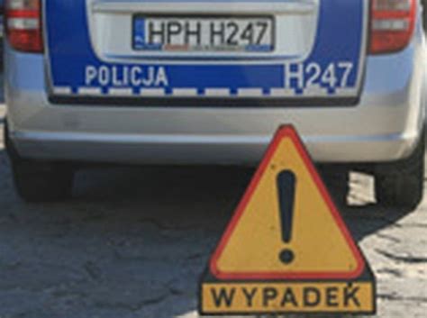 Wypadek w Osuchowie w gminie Kazanów Czołowo zderzyły się pasażerski