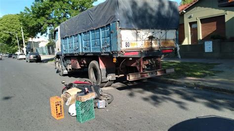 Motociclista Choc Contra Cami N Estacionado Y Fue Hospitalizado