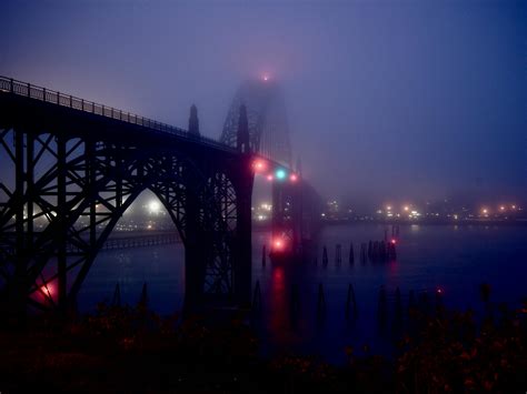 Tower bridge crossing Thames river · Free Stock Photo